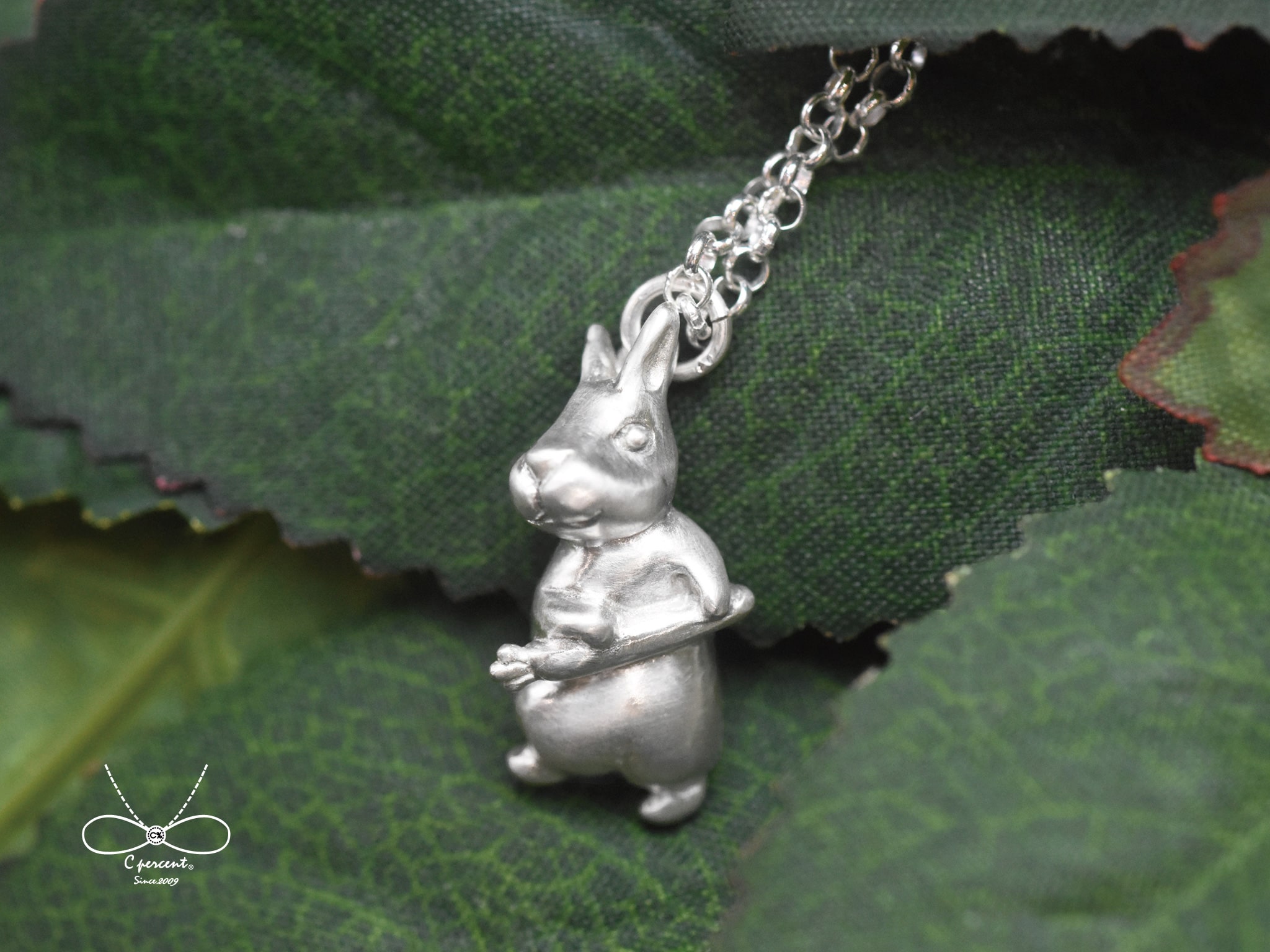 偷搬紅蘿蔔的兔子 | 純銀項鍊 細項鍊 森林系 立體動物 手工銀飾 - 飾品圖片第5張