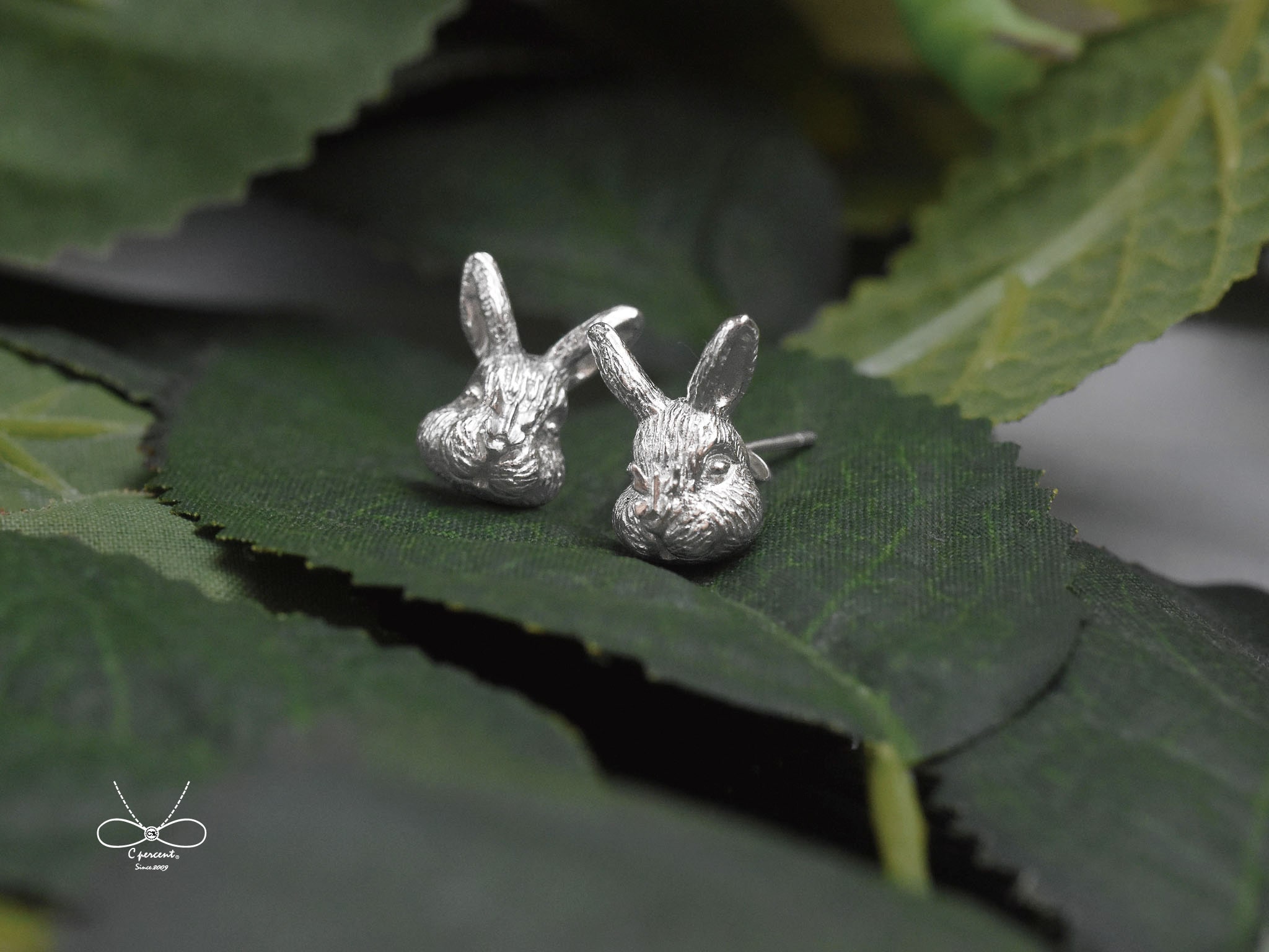 兔子遇上蝴蝶 | 純銀耳環 可改夾式 森林系 立體動物 手工銀飾 - 飾品圖片第1張