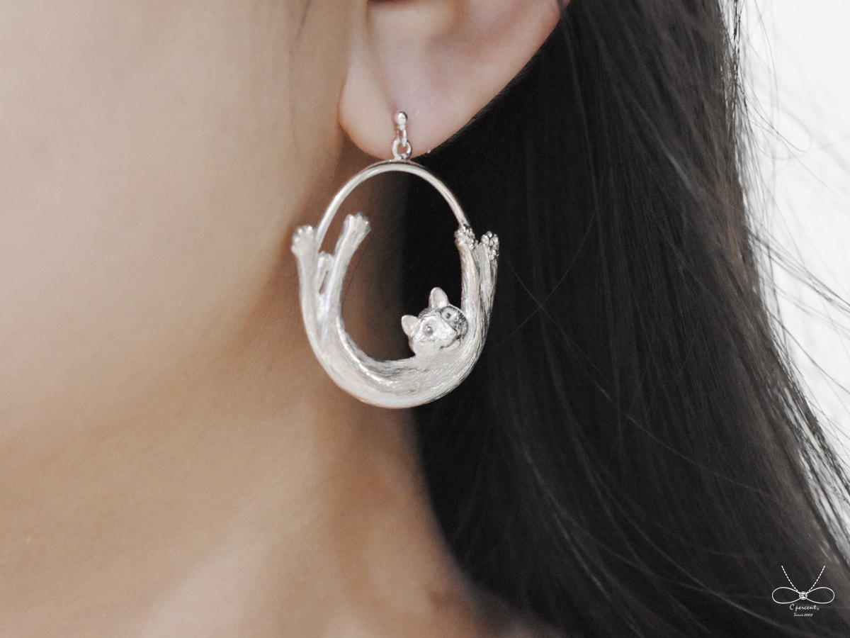 貓咪伸伸懶腰 |垂墜耳環 925純銀 立體動物 手工銀飾 - 飾品圖片第5張