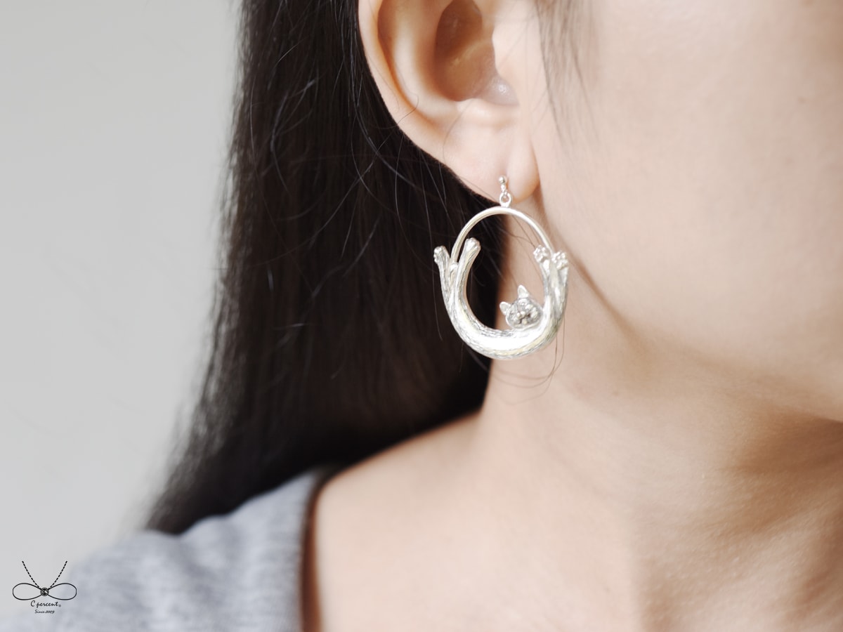 貓咪伸伸懶腰 |垂墜耳環 925純銀 立體動物 手工銀飾 - 飾品圖片第4張