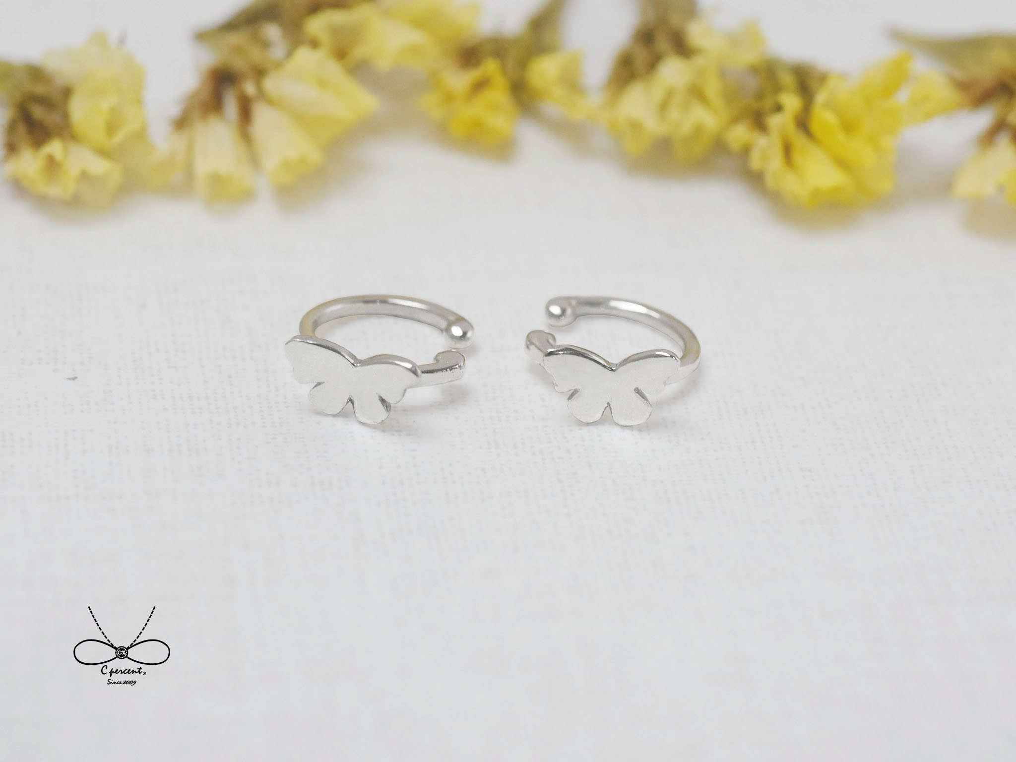 一隻蝴蝶 耳骨夾 | 925純銀 女款 夾式耳環 手工銀飾 - 飾品圖片第2張