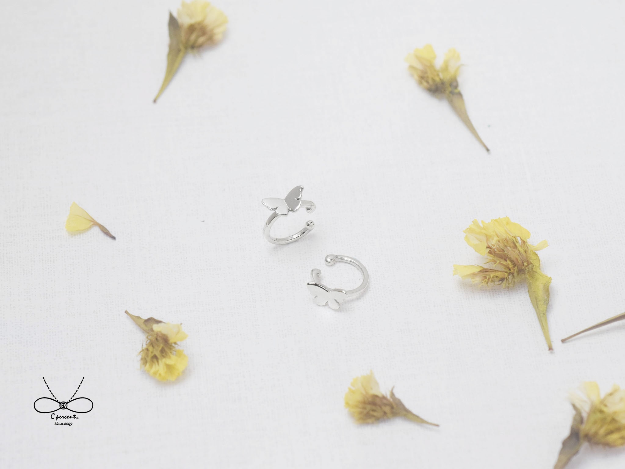 一隻蝴蝶 耳骨夾 | 925純銀 女款 夾式耳環 手工銀飾 - 飾品圖片第3張