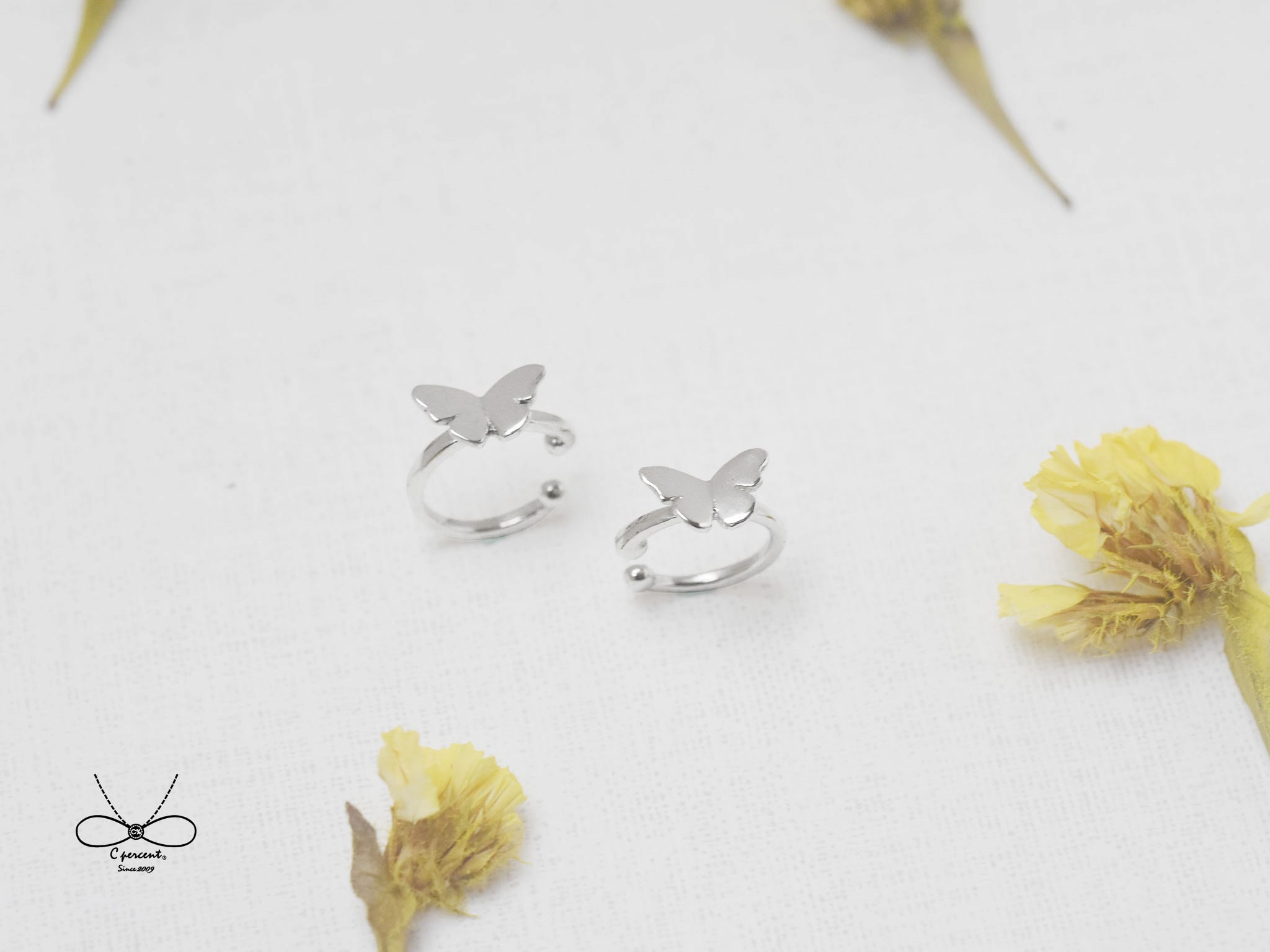 一隻蝴蝶 耳骨夾 | 925純銀 女款 夾式耳環 手工銀飾 - 飾品圖片第4張