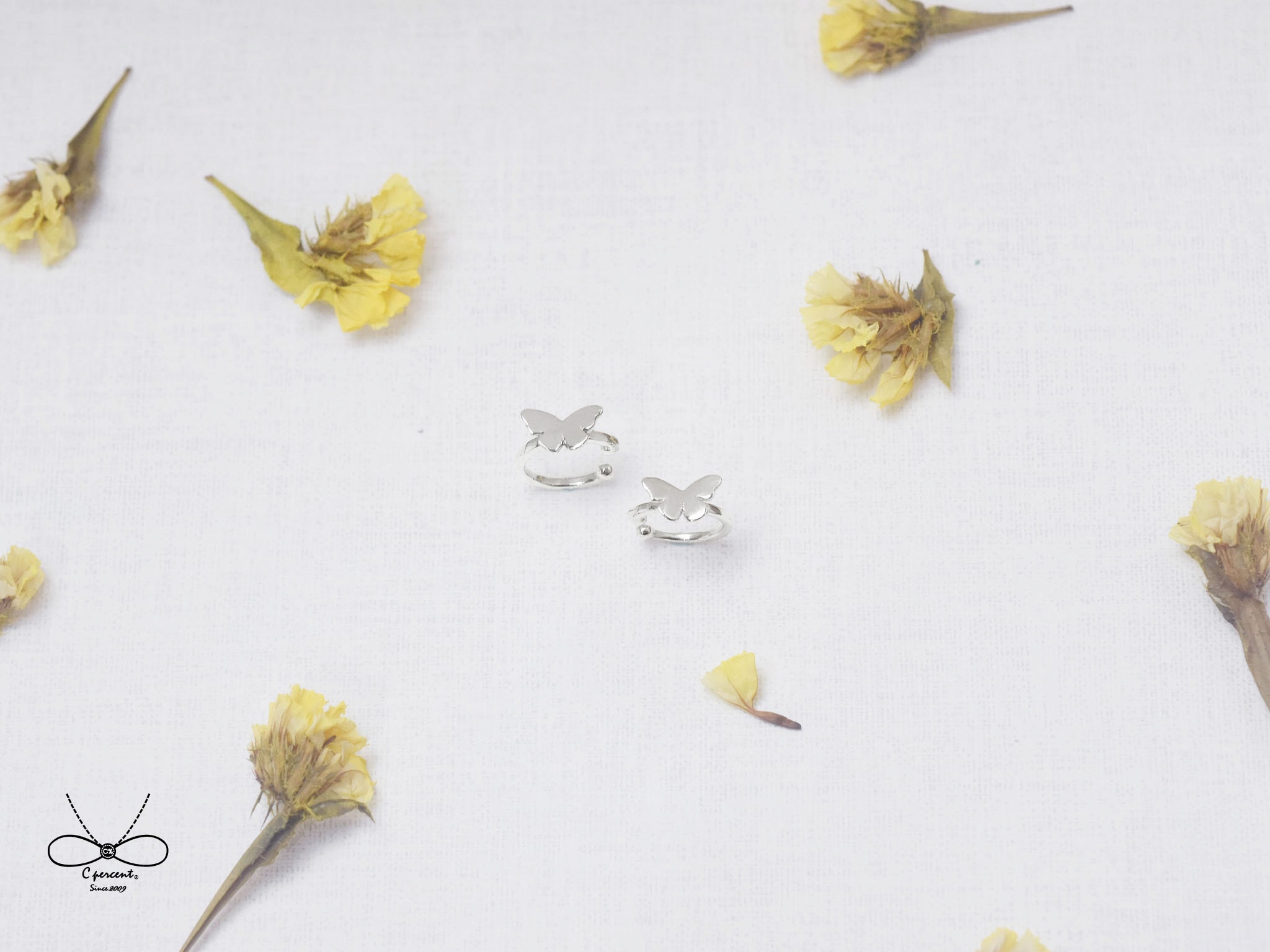 一隻蝴蝶 耳骨夾 | 925純銀 女款 夾式耳環 手工銀飾 - 飾品圖片第5張