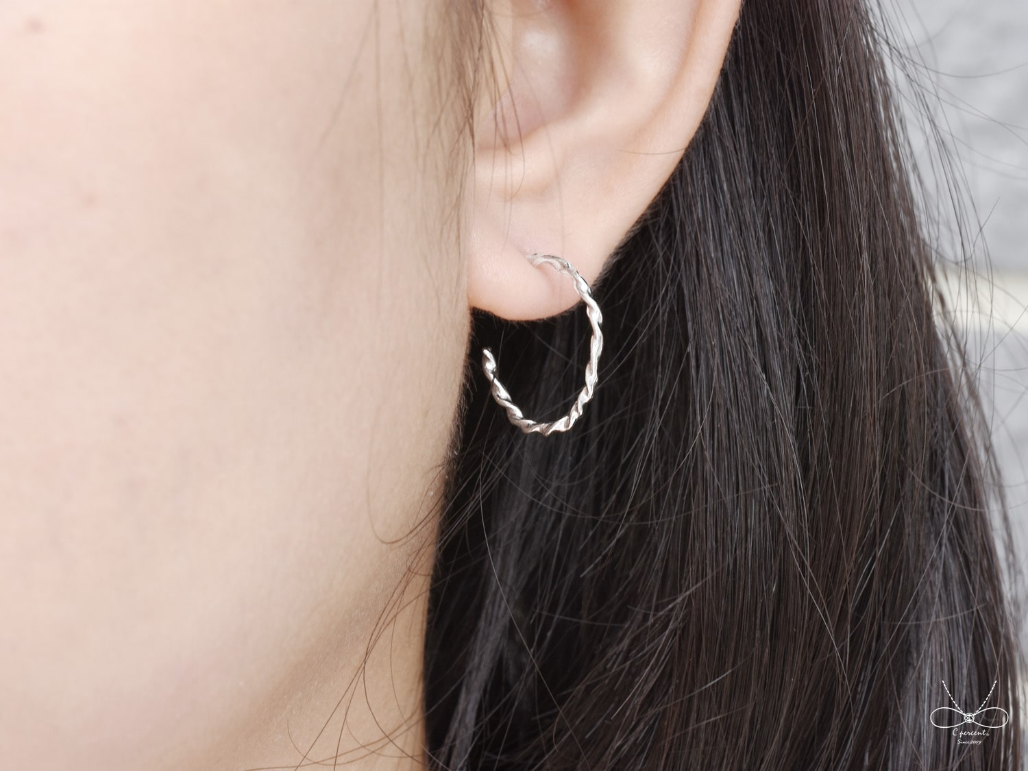 扭轉圈式耳環 | 925純銀 簡約 女款 手工銀飾 - 飾品圖片第5張