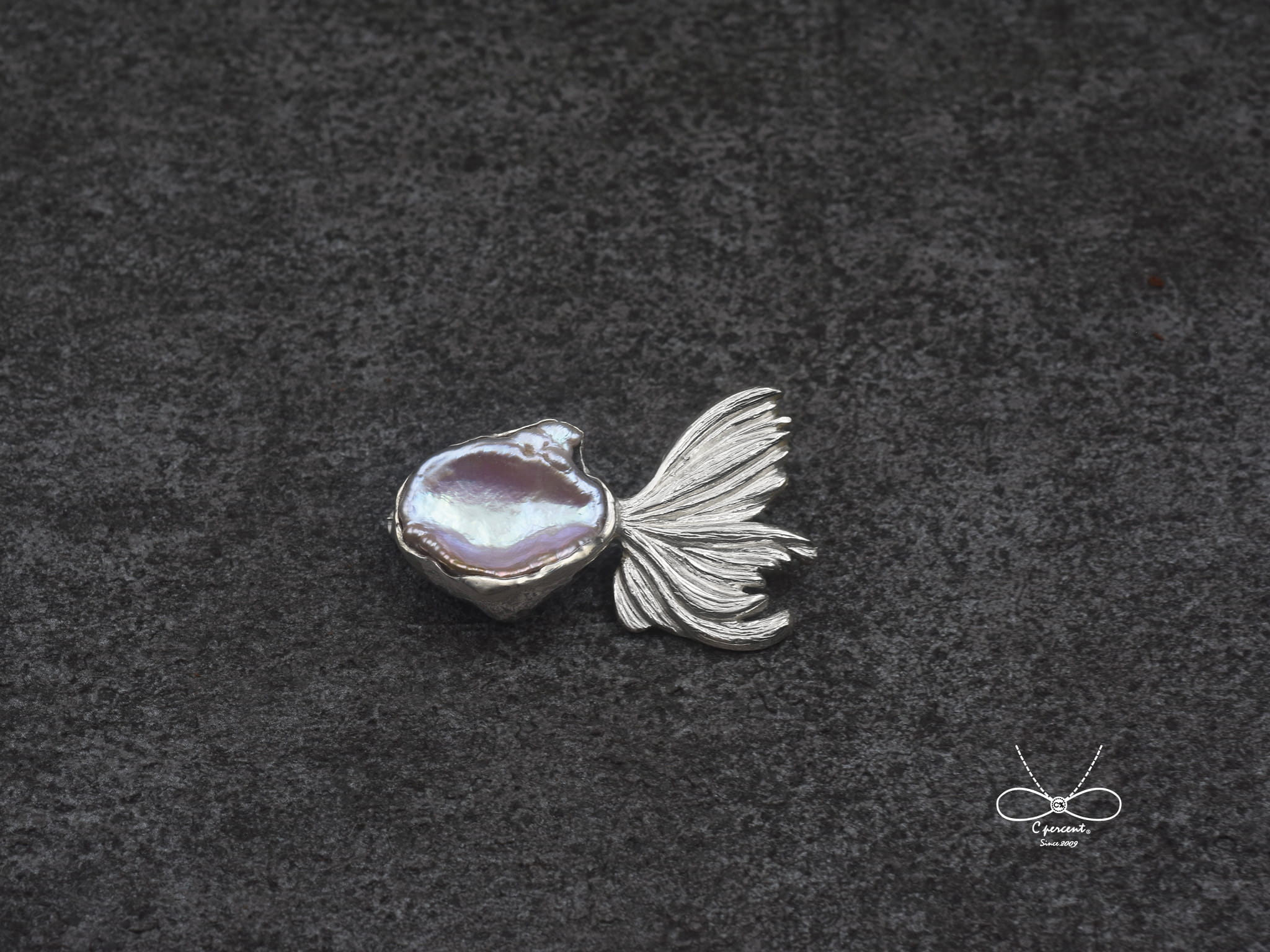 珍珠魚胸針 | 淡水變形珍珠 925純銀 情人節禮物 聖誕禮物 - 飾品圖片第2張