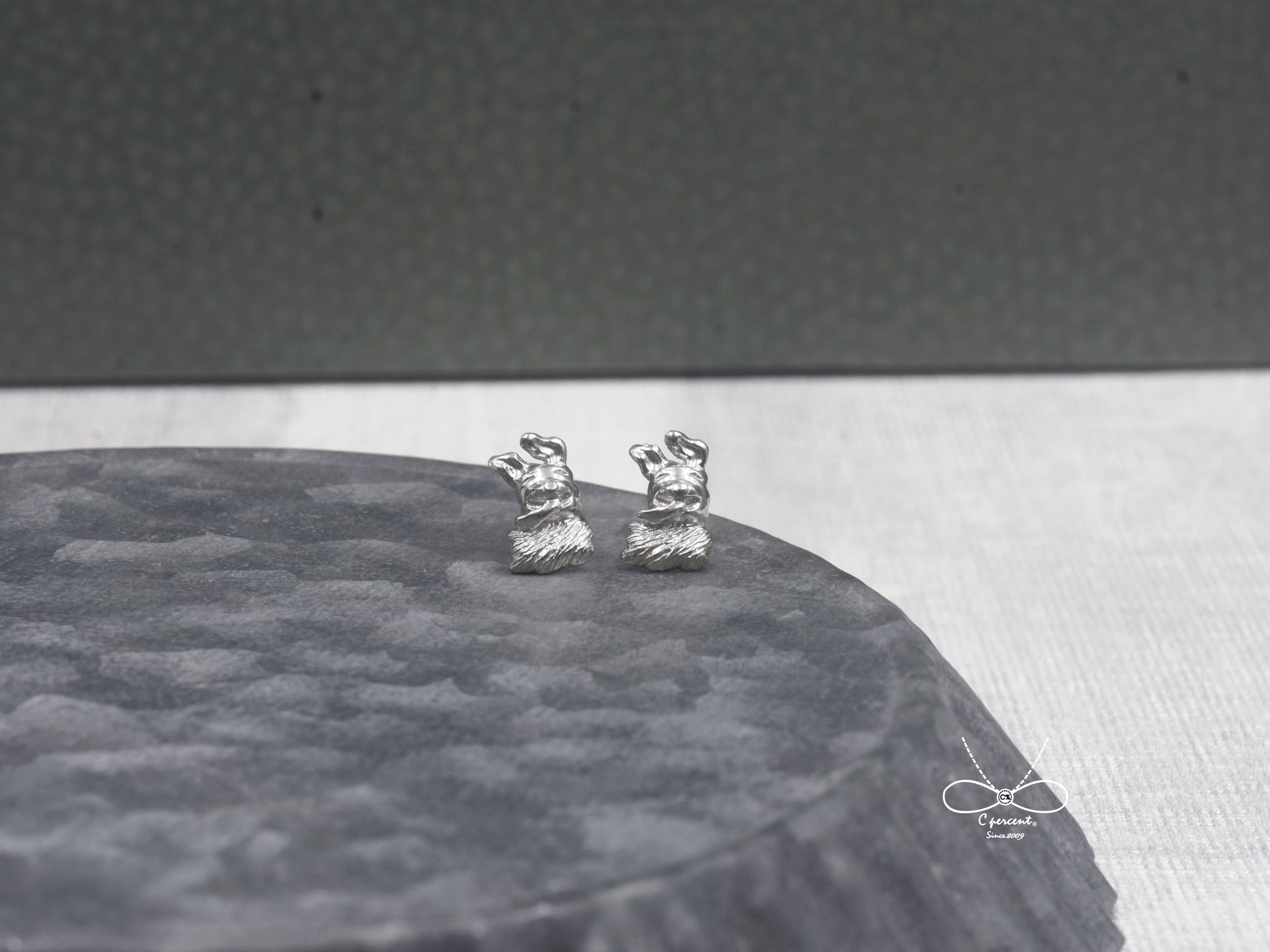 喜歡被風吹的狗狗針式耳環 | 可改夾式 立體動物 925純銀 情人節禮物 聖誕禮物 - 飾品圖片第2張