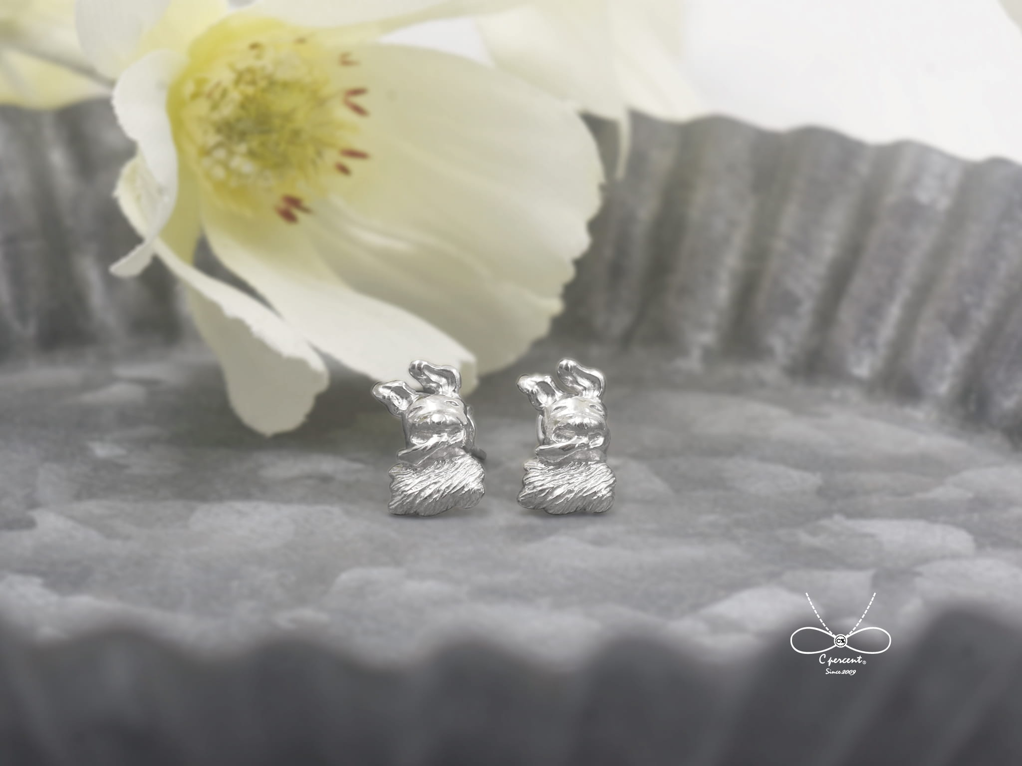 喜歡被風吹的狗狗針式耳環 | 可改夾式 立體動物 925純銀 情人節禮物 聖誕禮物 - 飾品圖片第3張