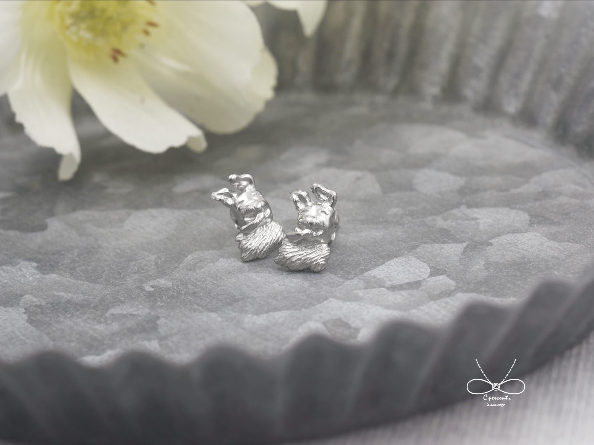 喜歡被風吹的狗狗針式耳環 | 可改夾式 立體動物 925純銀 情人節禮物 聖誕禮物 - 飾品圖片第5張