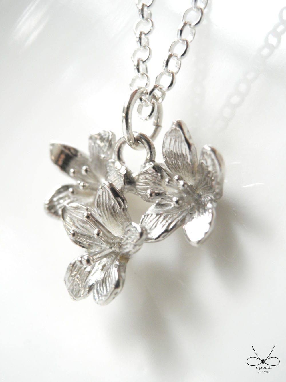 三朵油桐花 | 立體項鍊 925純銀 花朵 手工銀飾 情人禮物 - 飾品圖片第4張